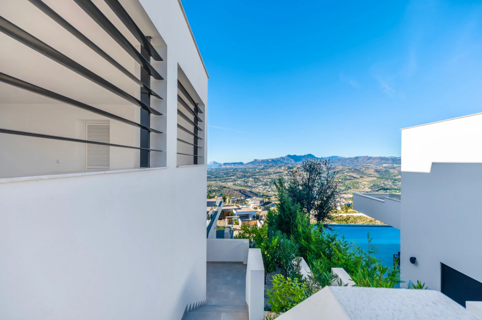 Nieuwbouw villa met uitzonderlijk uitzicht op zee in Cumbre del Sol, Benitachell