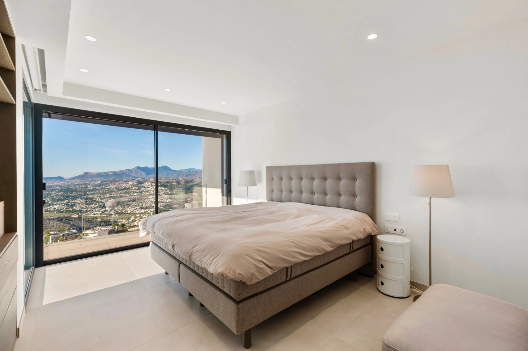 Nieuwbouw villa met uitzonderlijk uitzicht op zee in Cumbre del Sol, Benitachell