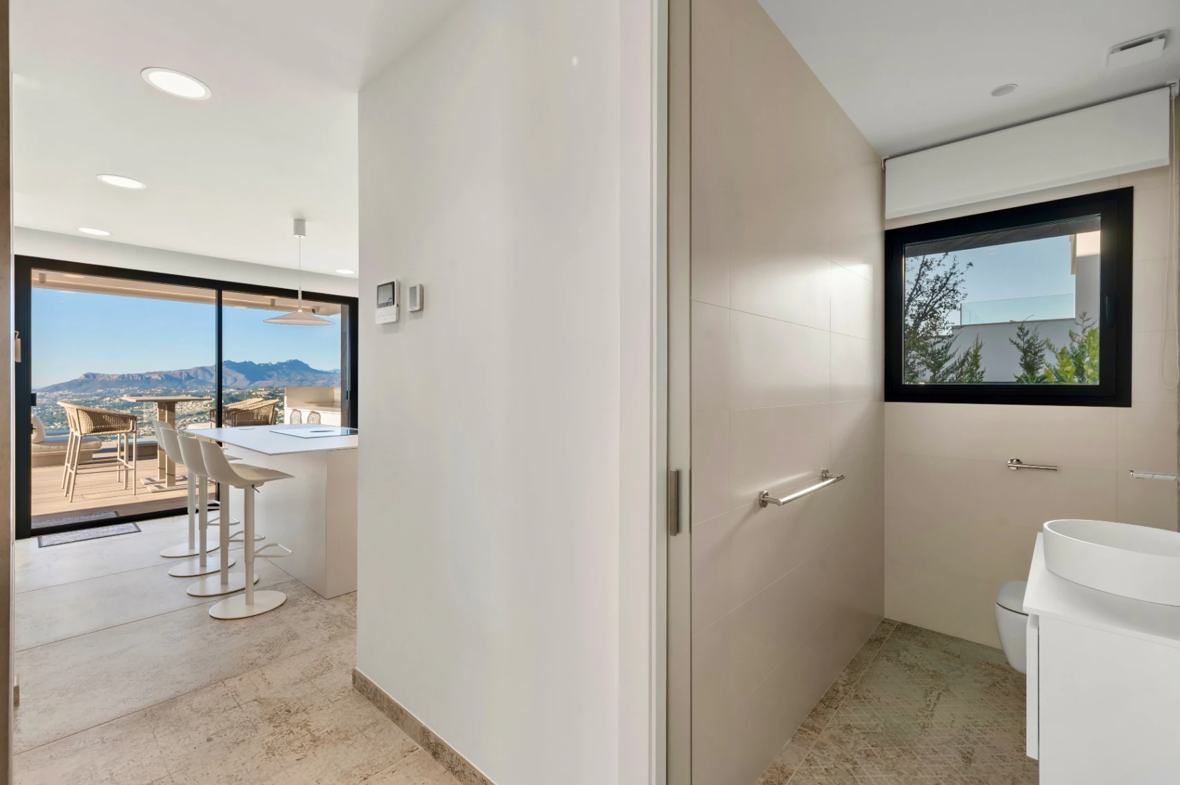 Nieuwbouw villa met uitzonderlijk uitzicht op zee in Cumbre del Sol, Benitachell