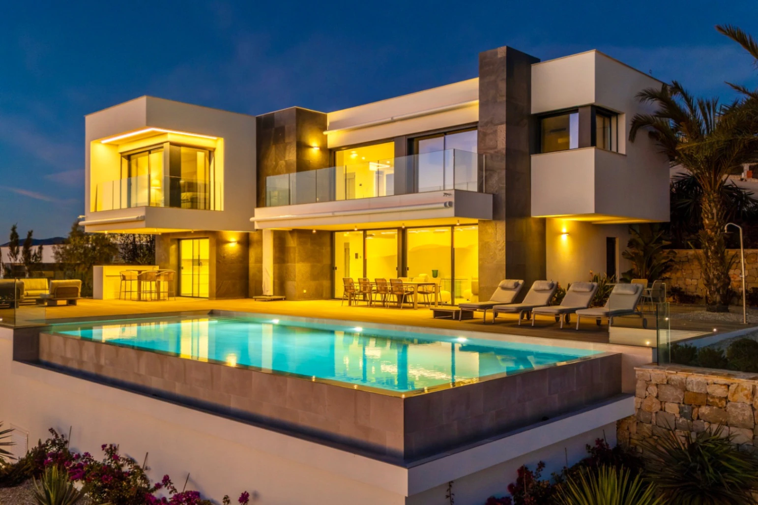 Nieuwbouw villa met uitzonderlijk uitzicht op zee in Cumbre del Sol, Benitachell