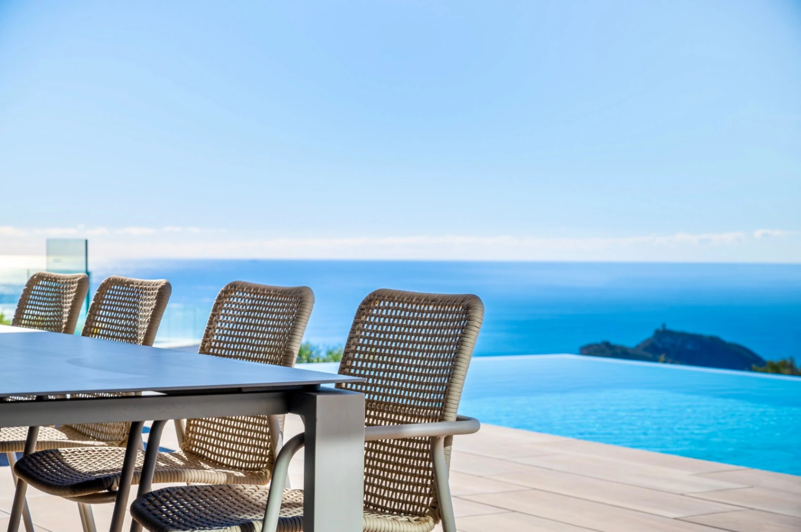 Nieuwbouw villa met uitzonderlijk uitzicht op zee in Cumbre del Sol, Benitachell