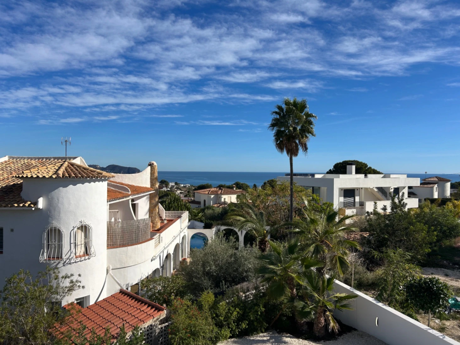 Instapklare nieuwbouwvilla met zeezicht te koop in La Fustera, Benissa
