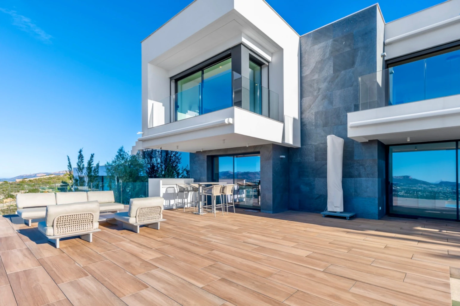 Nieuwbouw villa met uitzonderlijk uitzicht op zee in Cumbre del Sol, Benitachell