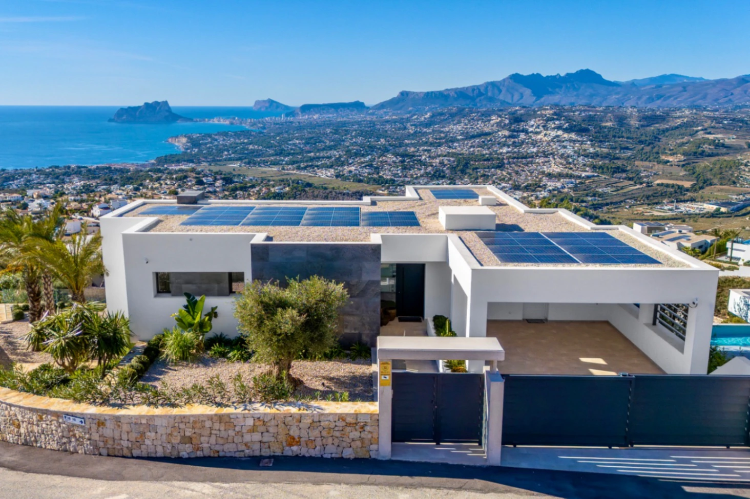 Nieuwbouw villa met uitzonderlijk uitzicht op zee in Cumbre del Sol, Benitachell