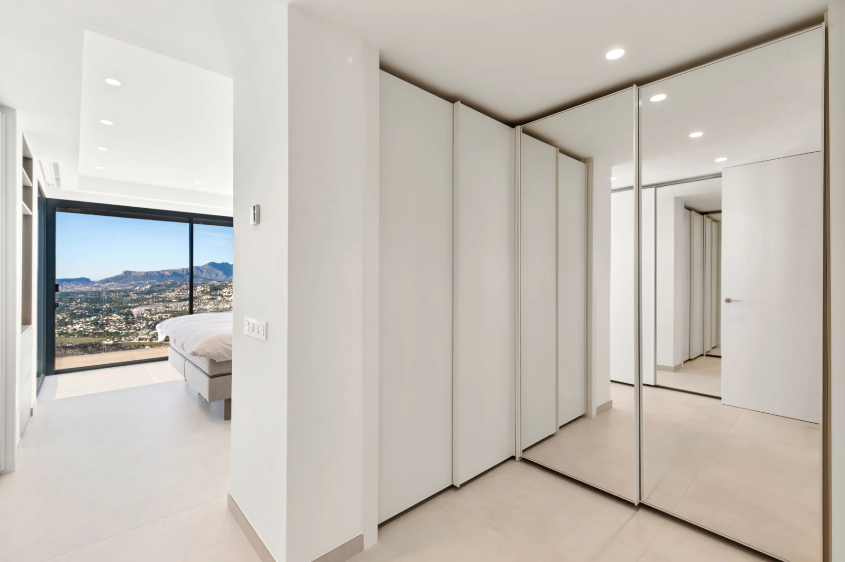 Nieuwbouw villa met uitzonderlijk uitzicht op zee in Cumbre del Sol, Benitachell