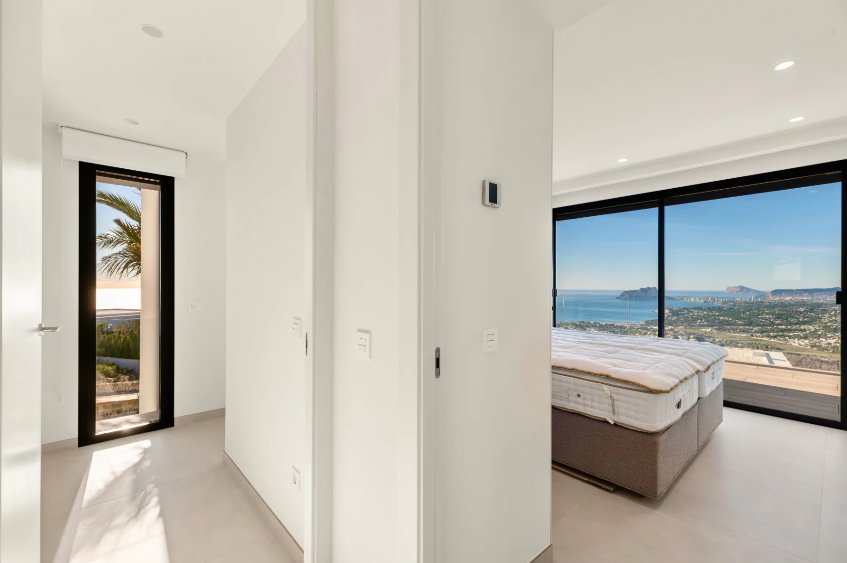 Nieuwbouw villa met uitzonderlijk uitzicht op zee in Cumbre del Sol, Benitachell