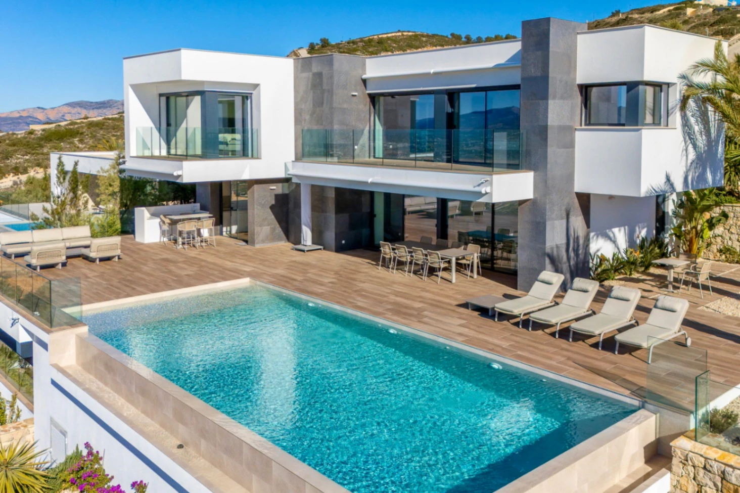 Nieuwbouw villa met uitzonderlijk uitzicht op zee in Cumbre del Sol, Benitachell