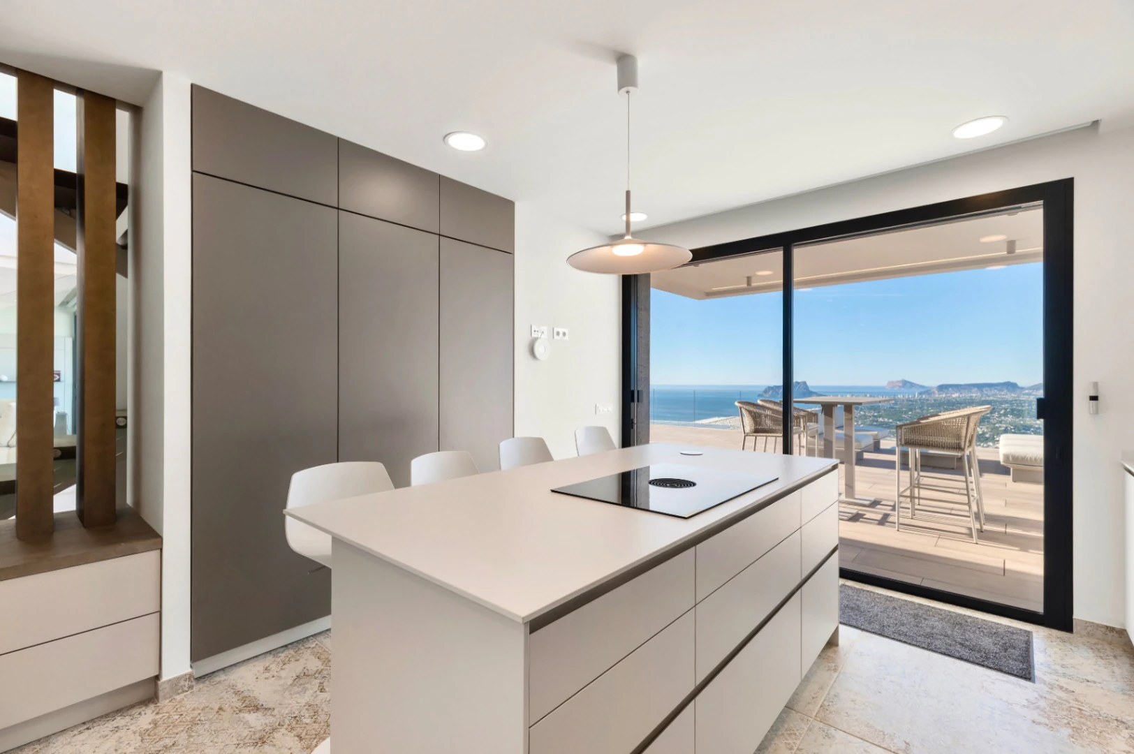 Nieuwbouw villa met uitzonderlijk uitzicht op zee in Cumbre del Sol, Benitachell