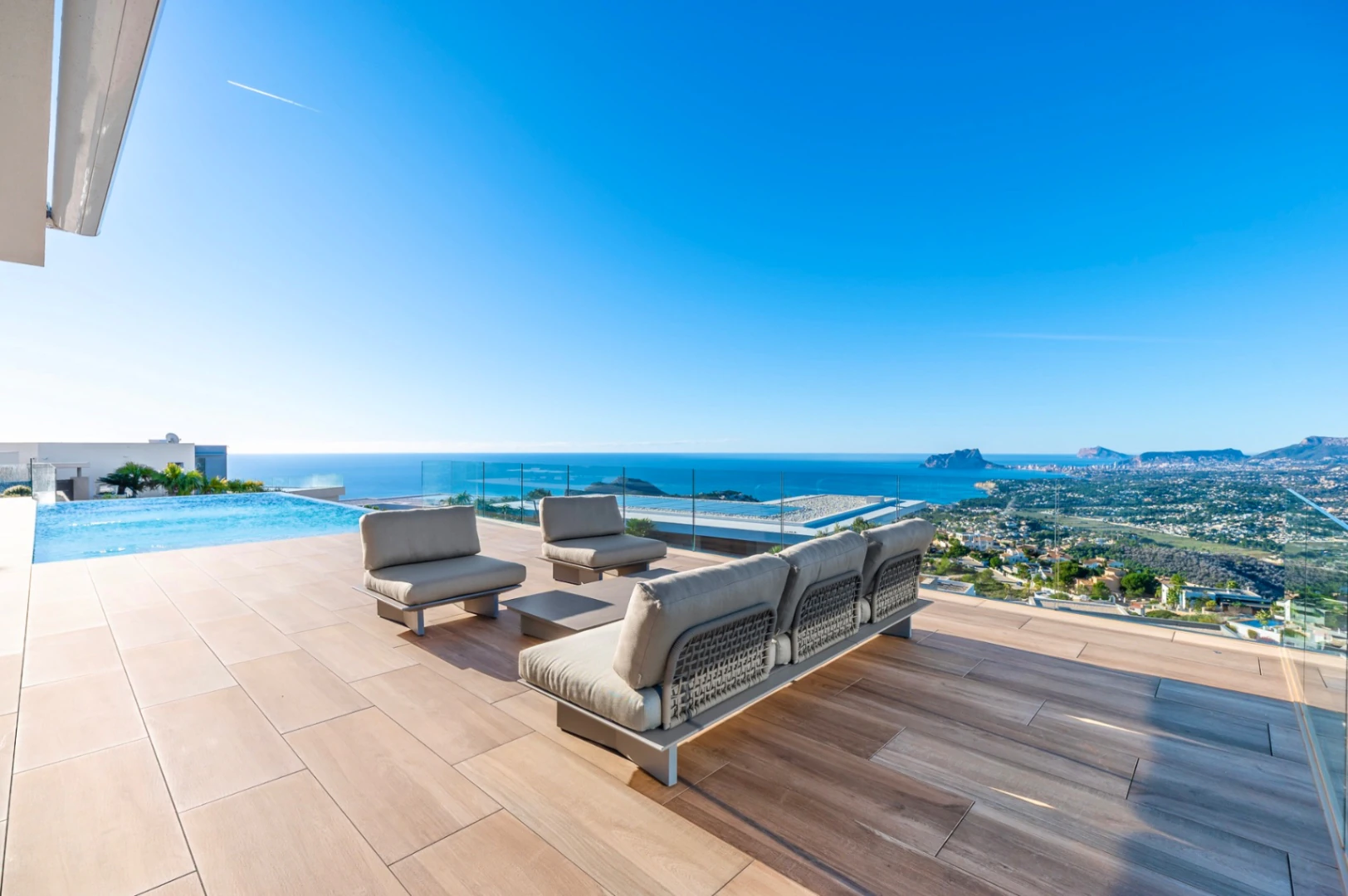 Nieuwbouw villa met uitzonderlijk uitzicht op zee in Cumbre del Sol, Benitachell
