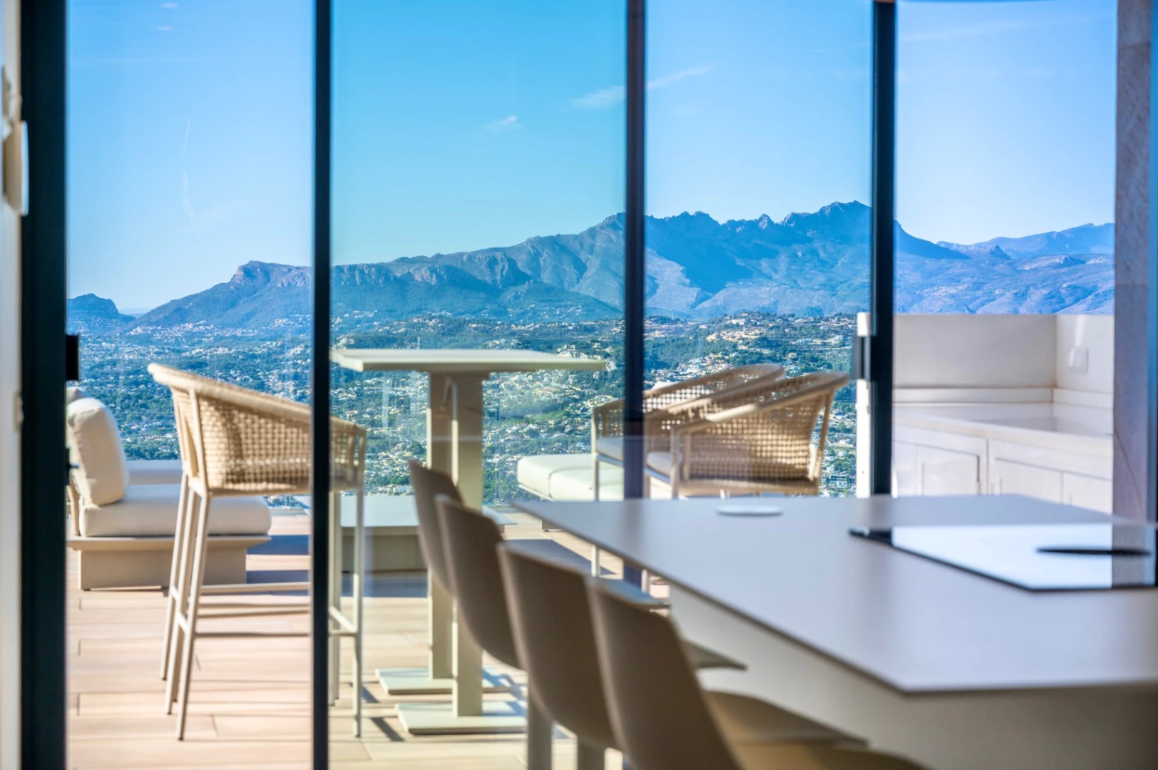 Nieuwbouw villa met uitzonderlijk uitzicht op zee in Cumbre del Sol, Benitachell