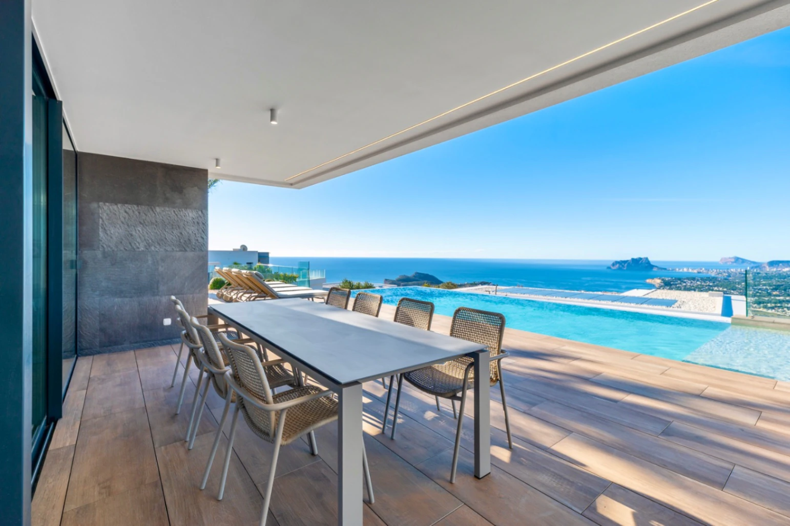 Nieuwbouw villa met uitzonderlijk uitzicht op zee in Cumbre del Sol, Benitachell