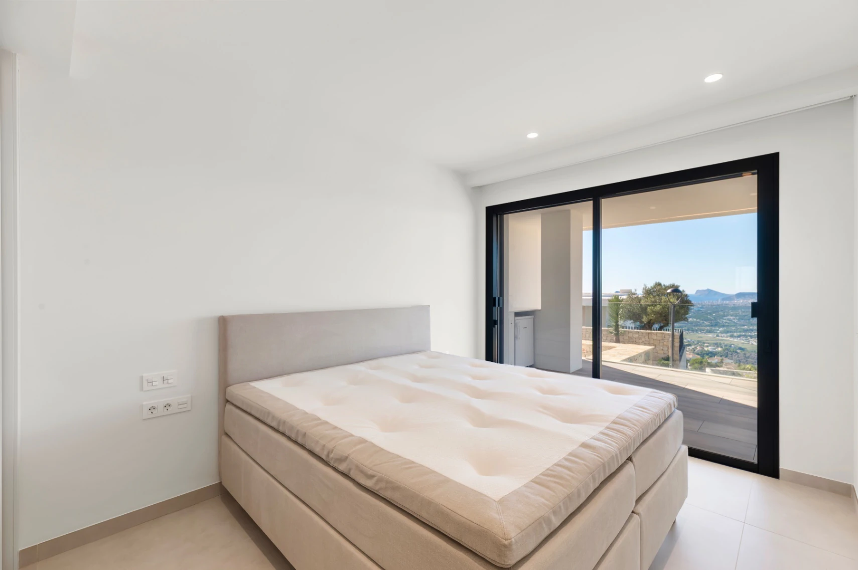 Nieuwbouw villa met uitzonderlijk uitzicht op zee in Cumbre del Sol, Benitachell