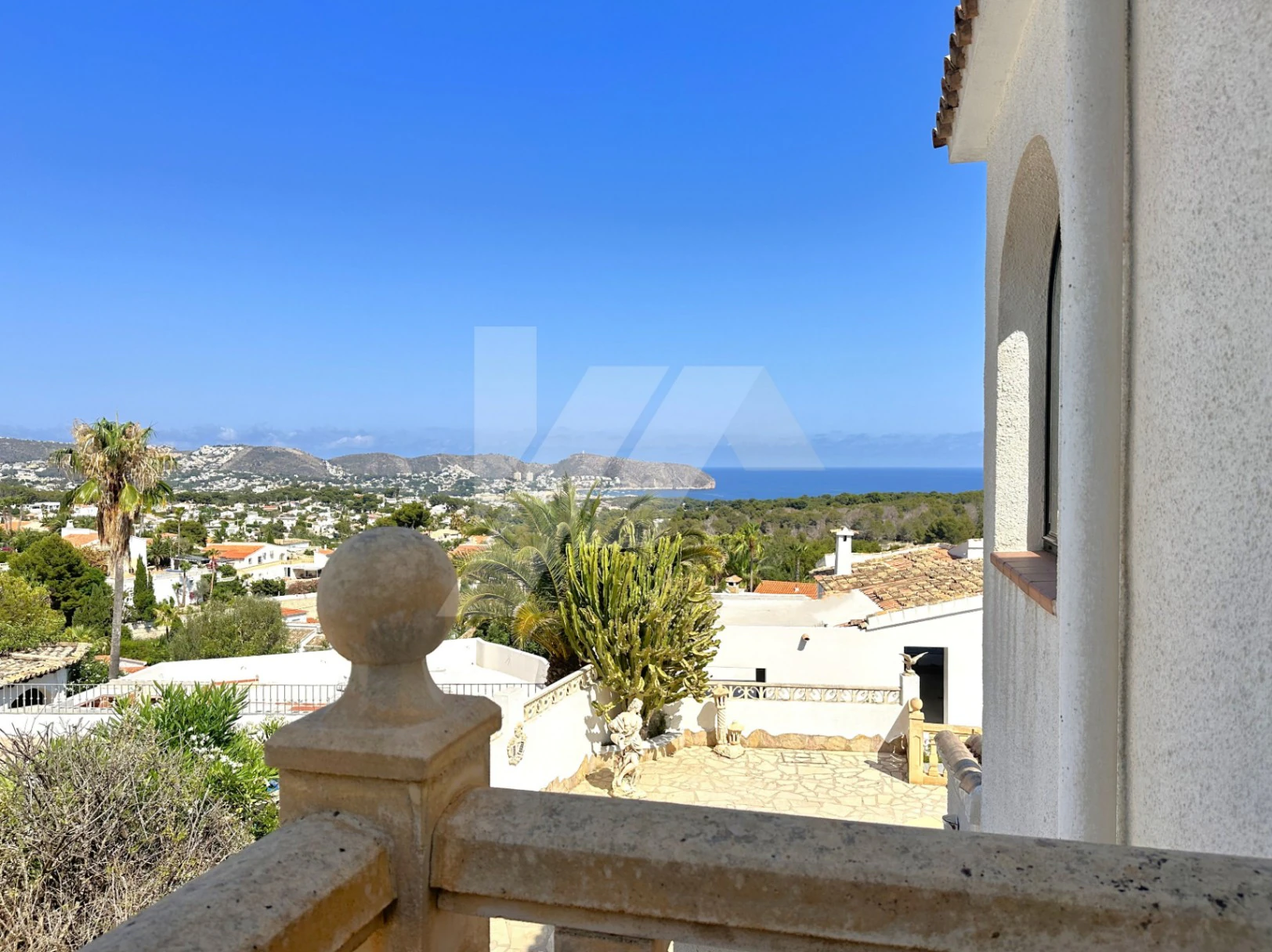 Villa te koop in Moraira met spectaculair uitzicht op zee.