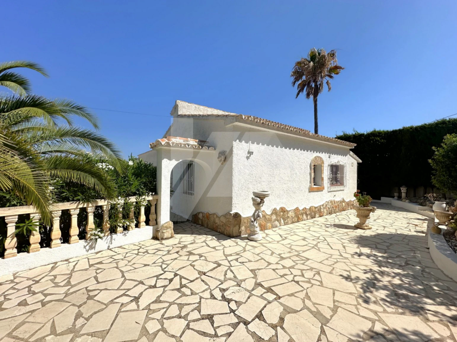 Villa te koop in Moraira met spectaculair uitzicht op zee.