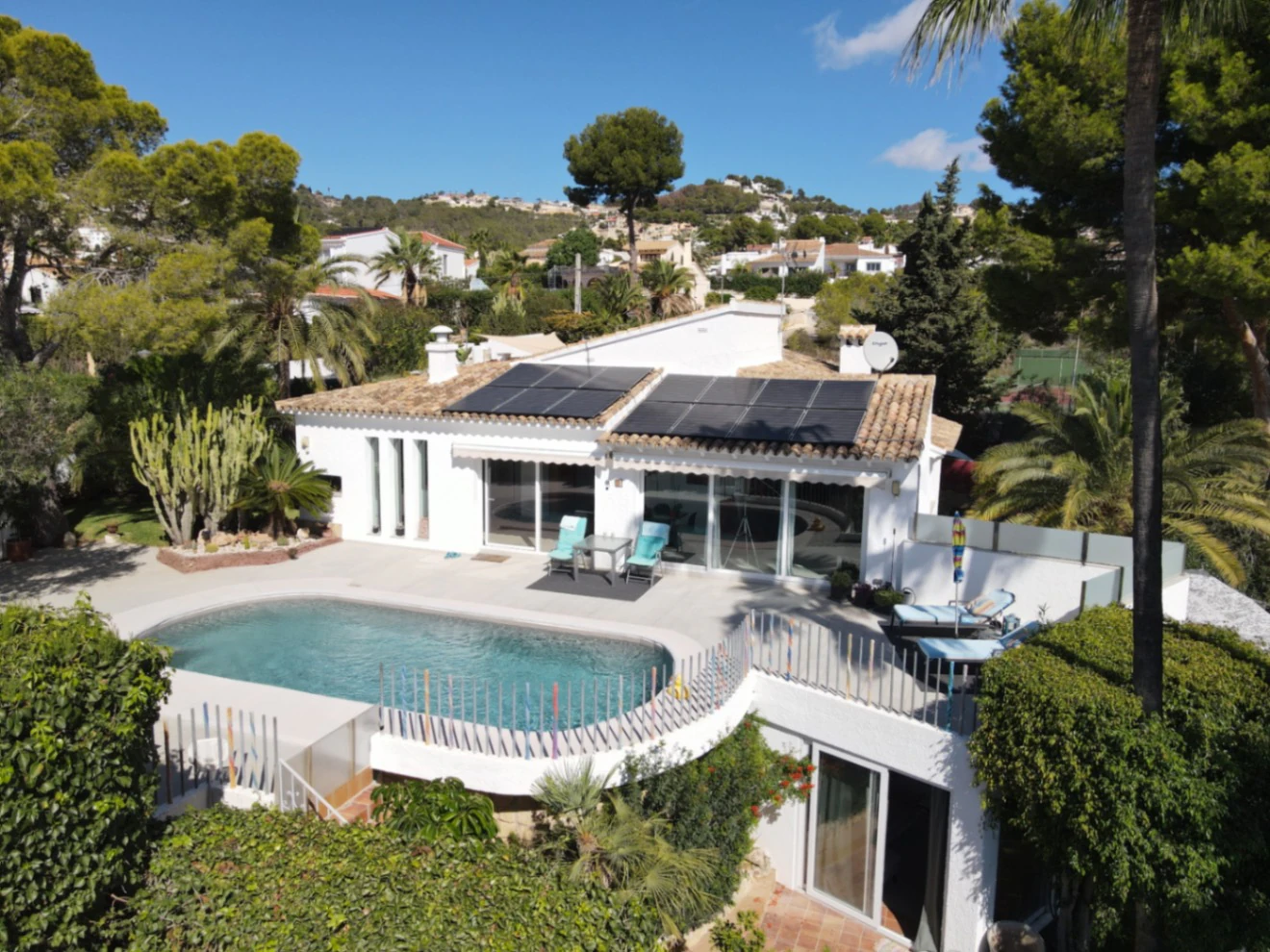 Eerste lijn golfvilla met zeezicht in San Jaime, Benissa
