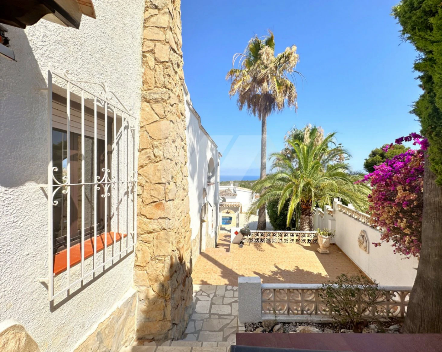 Villa te koop in Moraira met spectaculair uitzicht op zee.