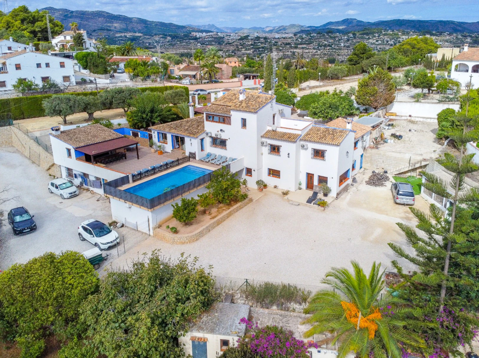 Benissa Finca te koop op groot perceel met zwembad en gastenhuis