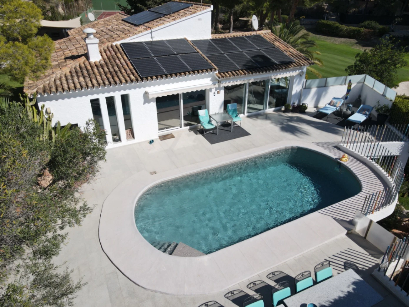 Eerste lijn golfvilla met zeezicht in San Jaime, Benissa