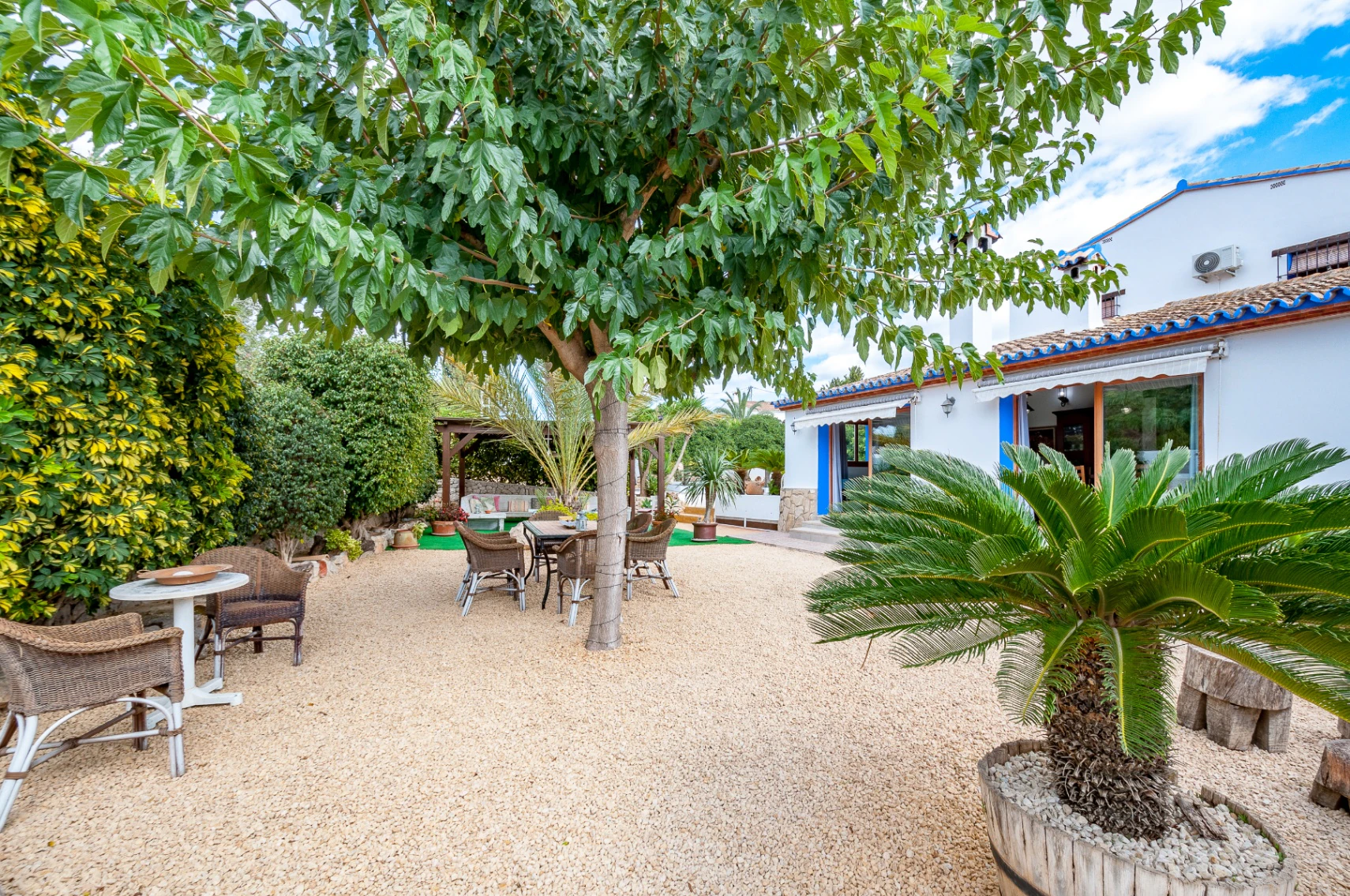 Benissa Finca te koop op groot perceel met zwembad en gastenhuis
