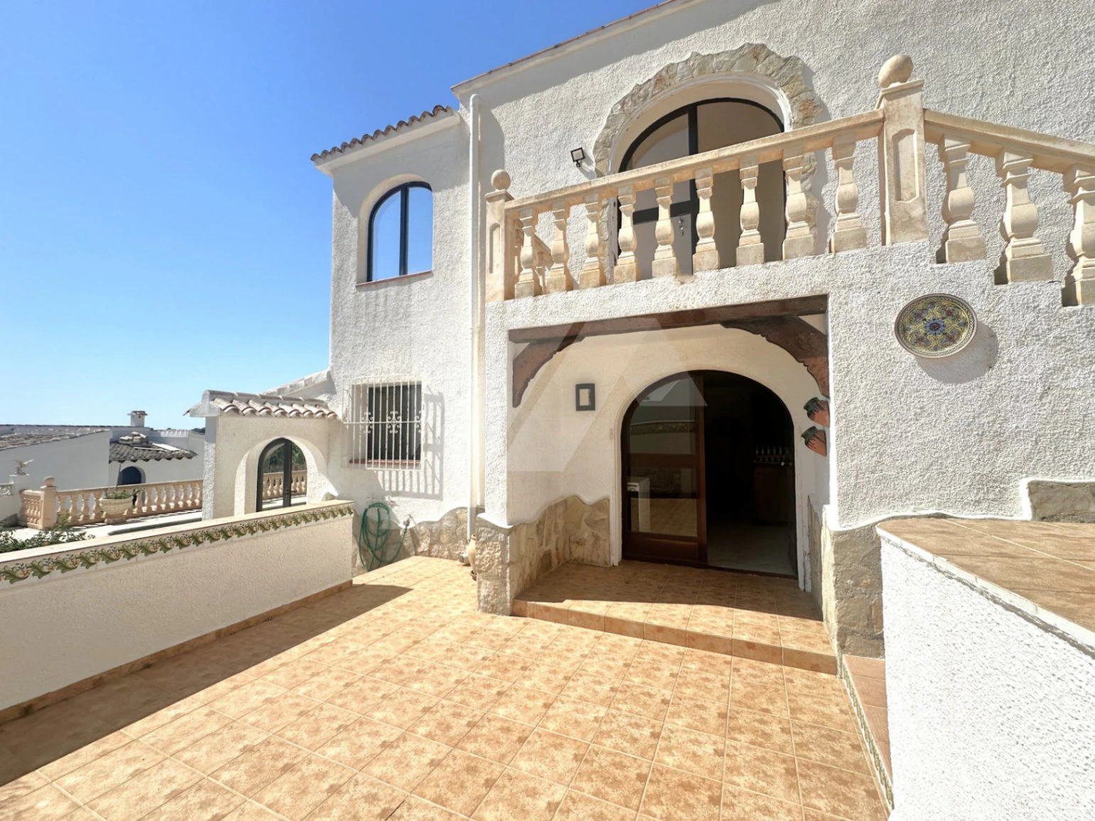 Villa te koop in Moraira met spectaculair uitzicht op zee.