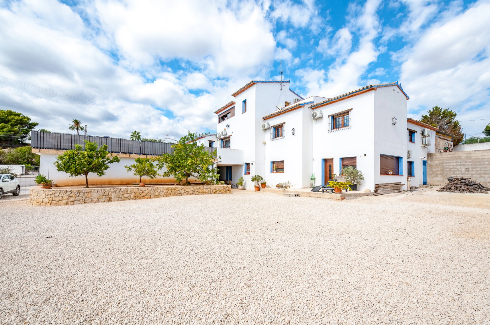 Benissa Finca te koop op groot perceel met zwembad en gastenhuis