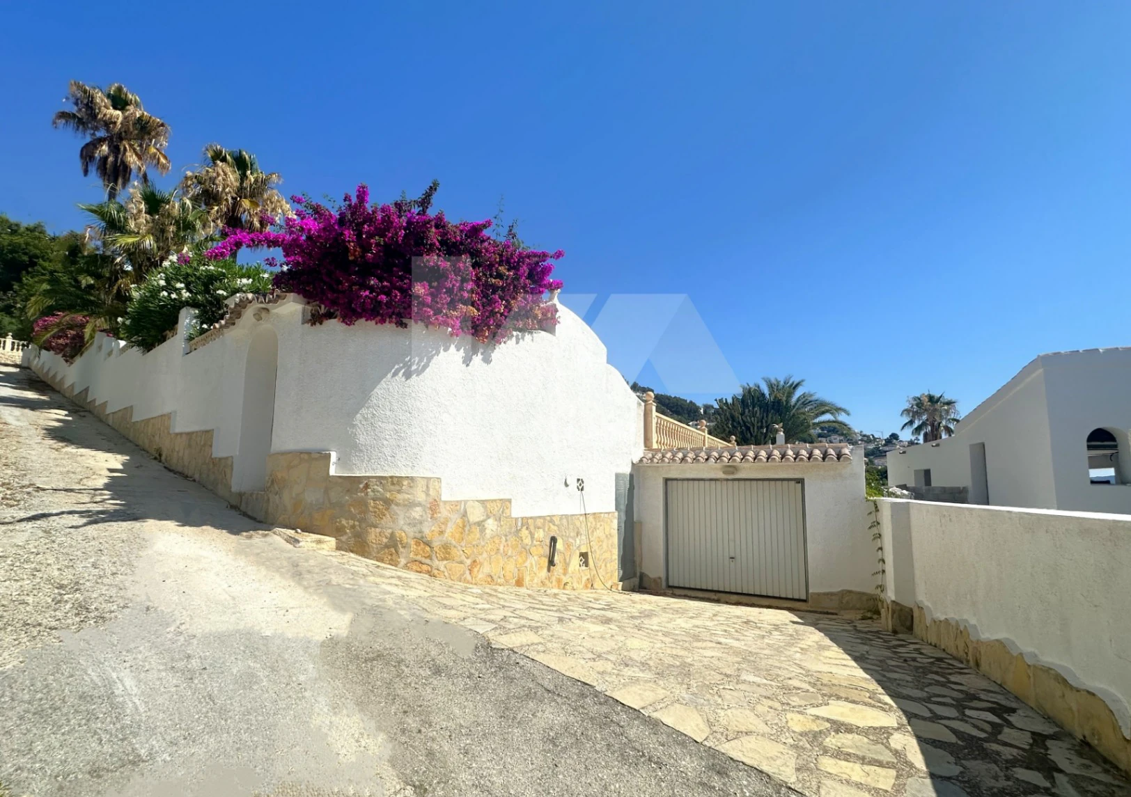 Villa te koop in Moraira met spectaculair uitzicht op zee.