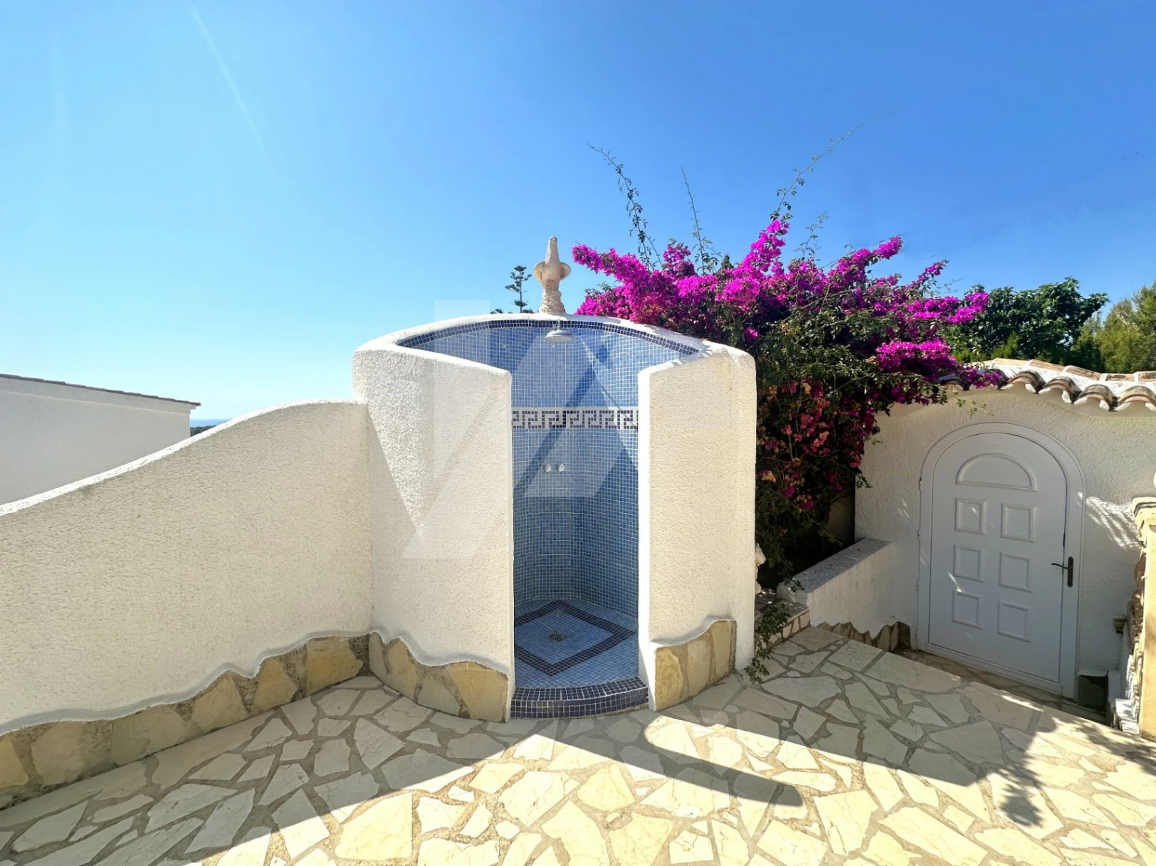 Villa te koop in Moraira met spectaculair uitzicht op zee.