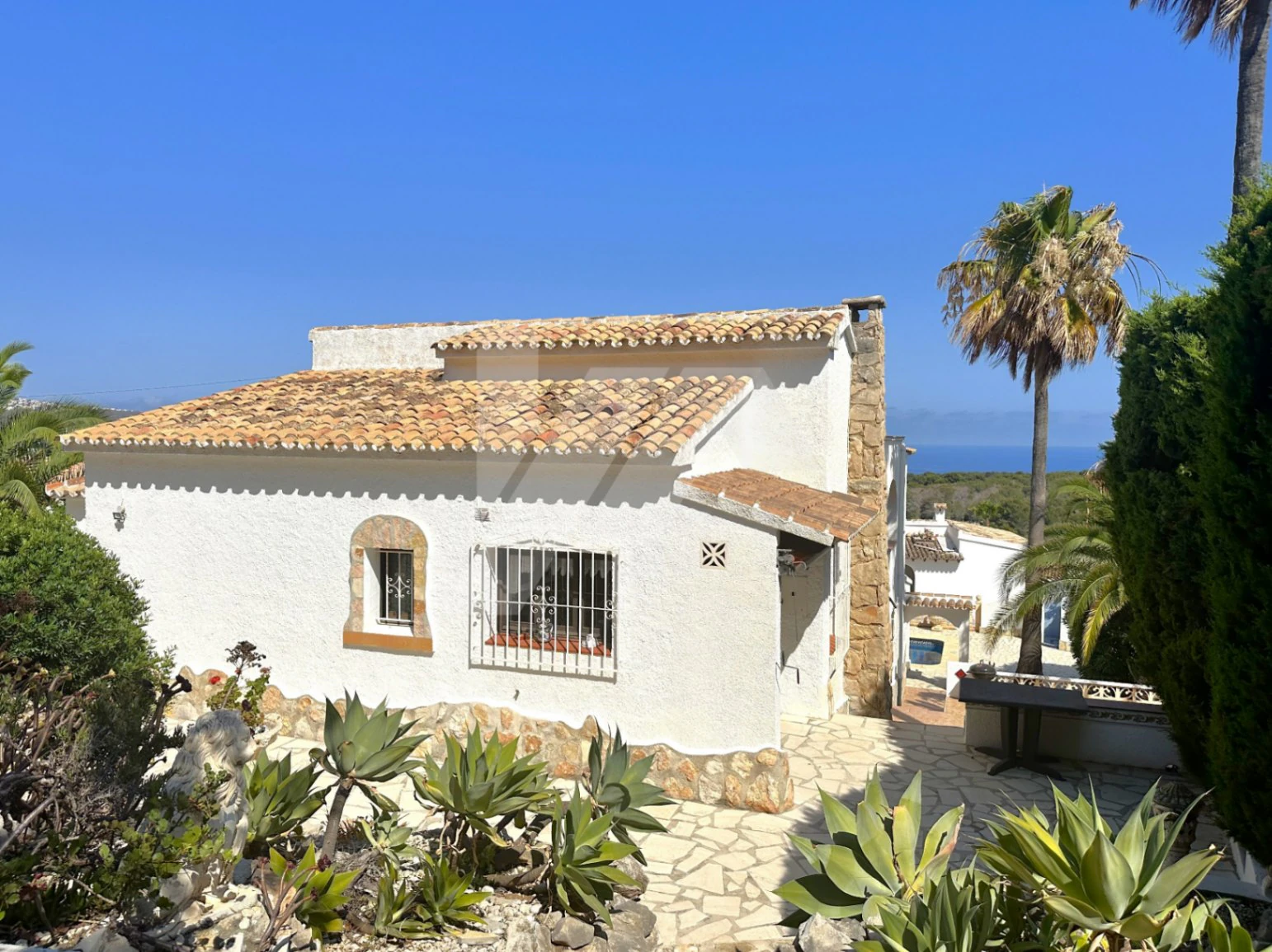 Villa te koop in Moraira met spectaculair uitzicht op zee.