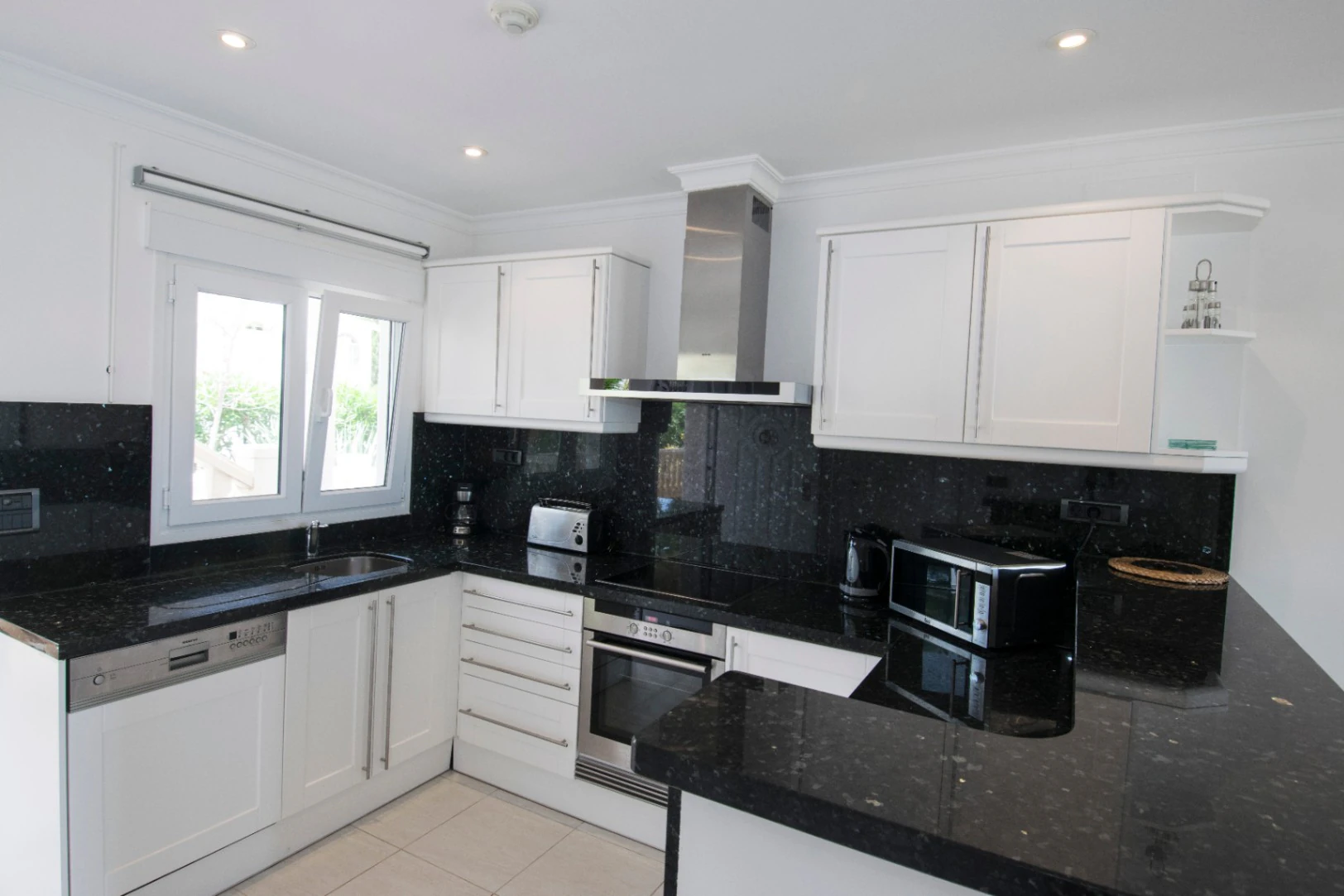 Appartement met zeezicht te koop in La Fustera, Benissa