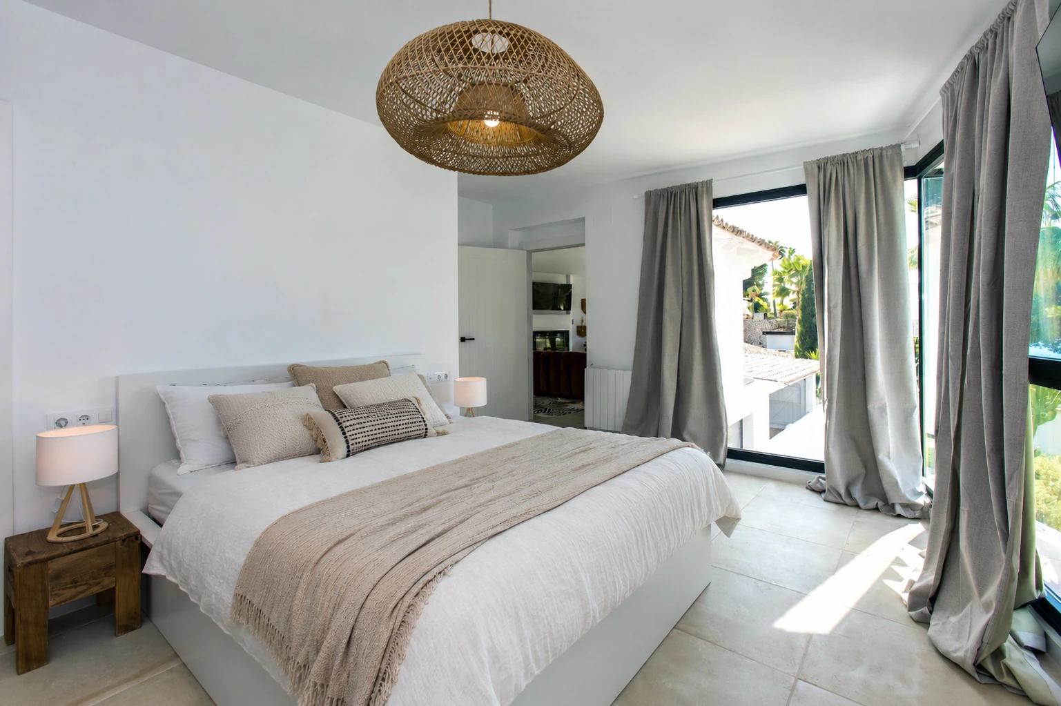 Gerenoveerde zeezicht villa te koop in Benissa