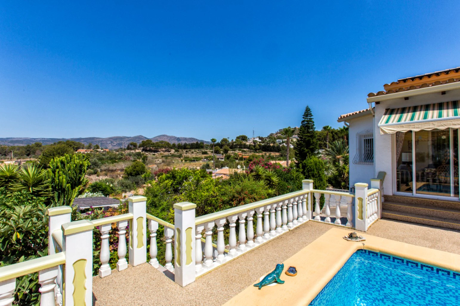 Rustig gelegen villa met bergzicht te koop in Calpe