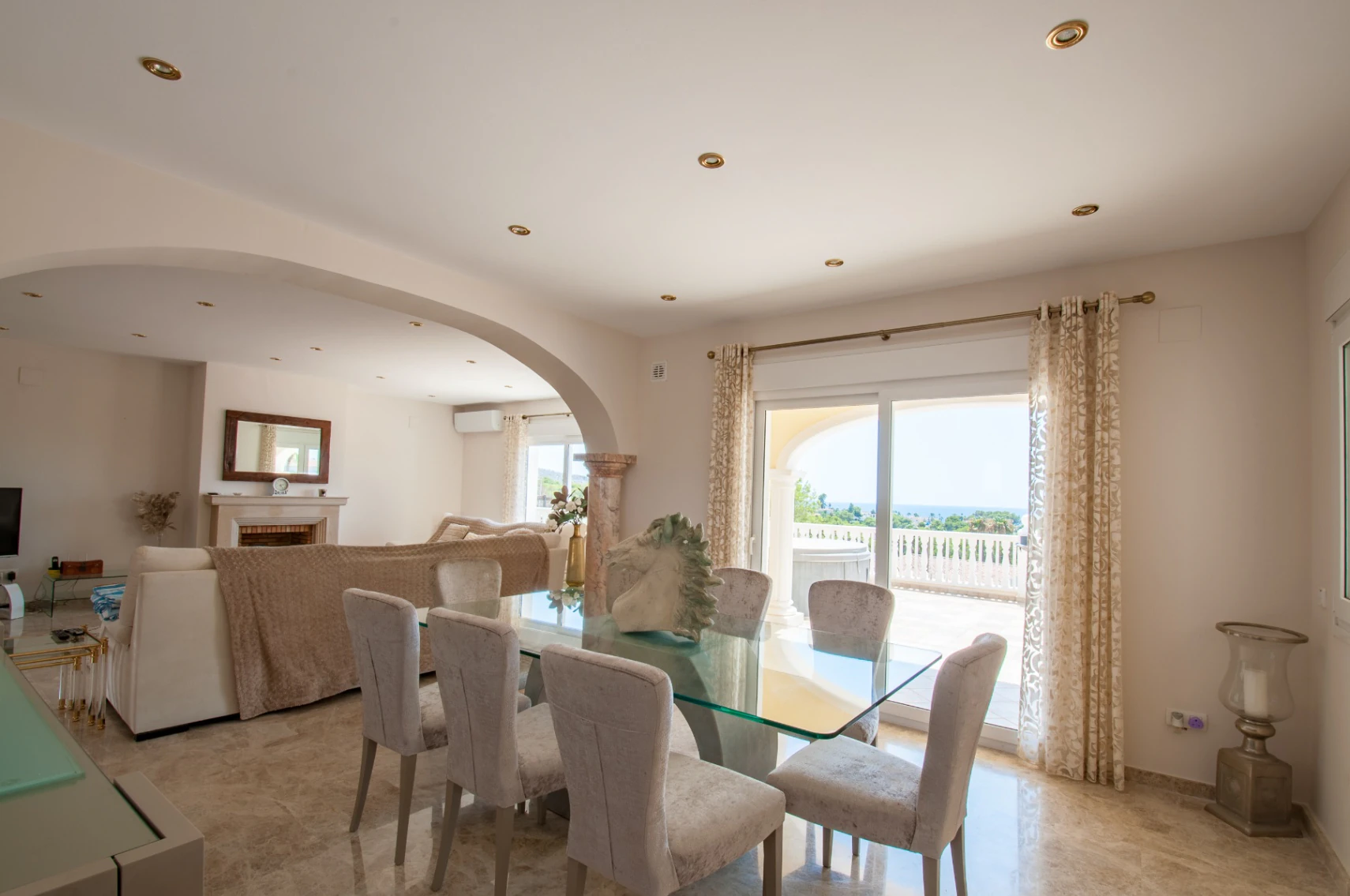 Grote Elegante Villa met Zeezicht Te Koop in Moraira