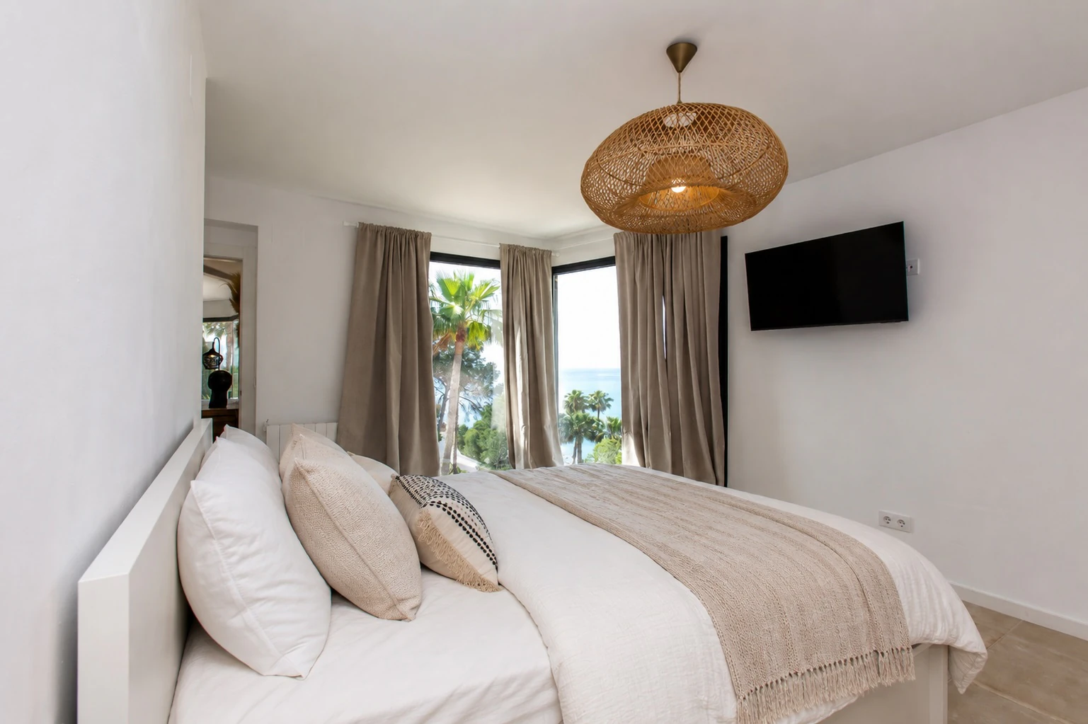Gerenoveerde zeezicht villa te koop in Benissa