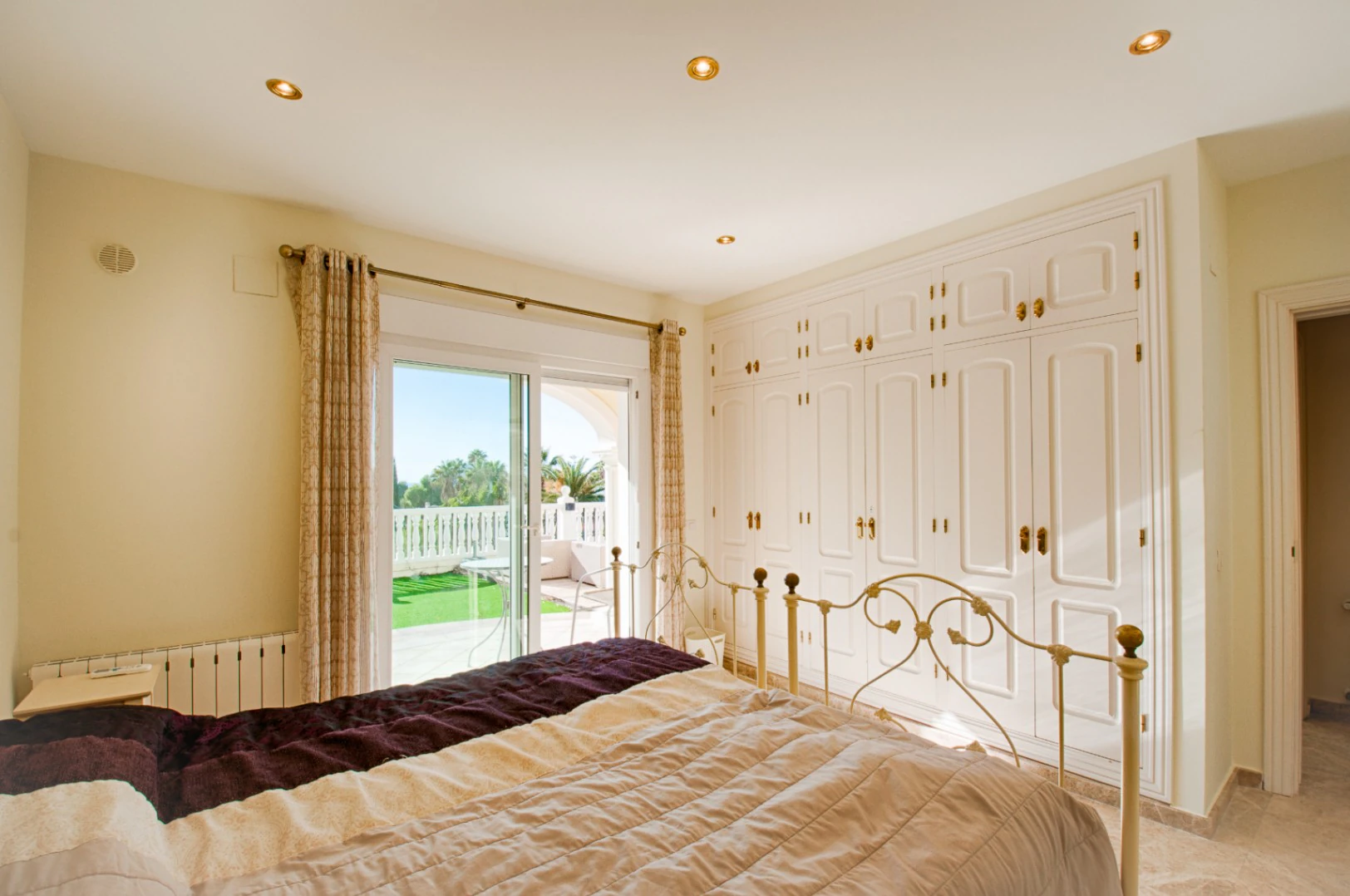 Grote Elegante Villa met Zeezicht Te Koop in Moraira