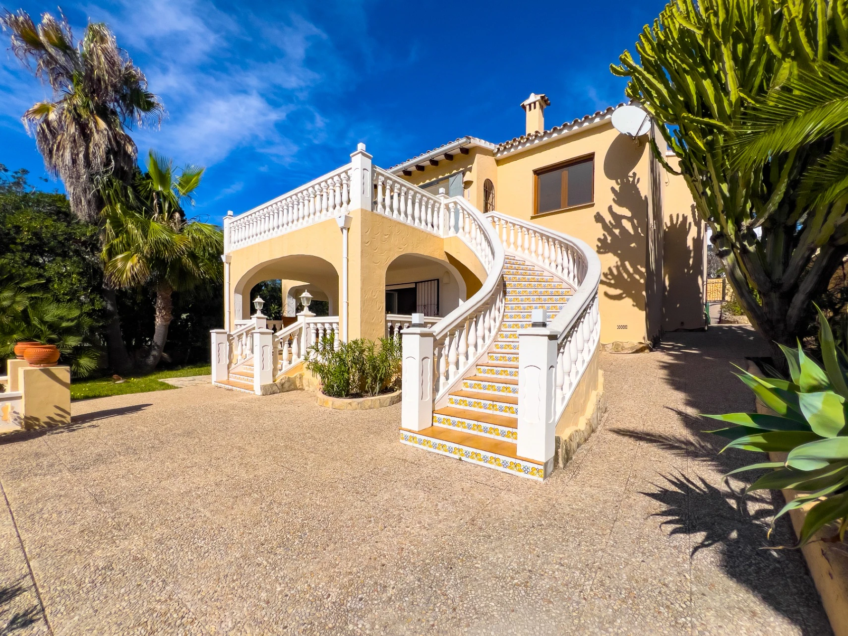 Zeezicht Villa te koop in Moraira op loopafstand van het centrum