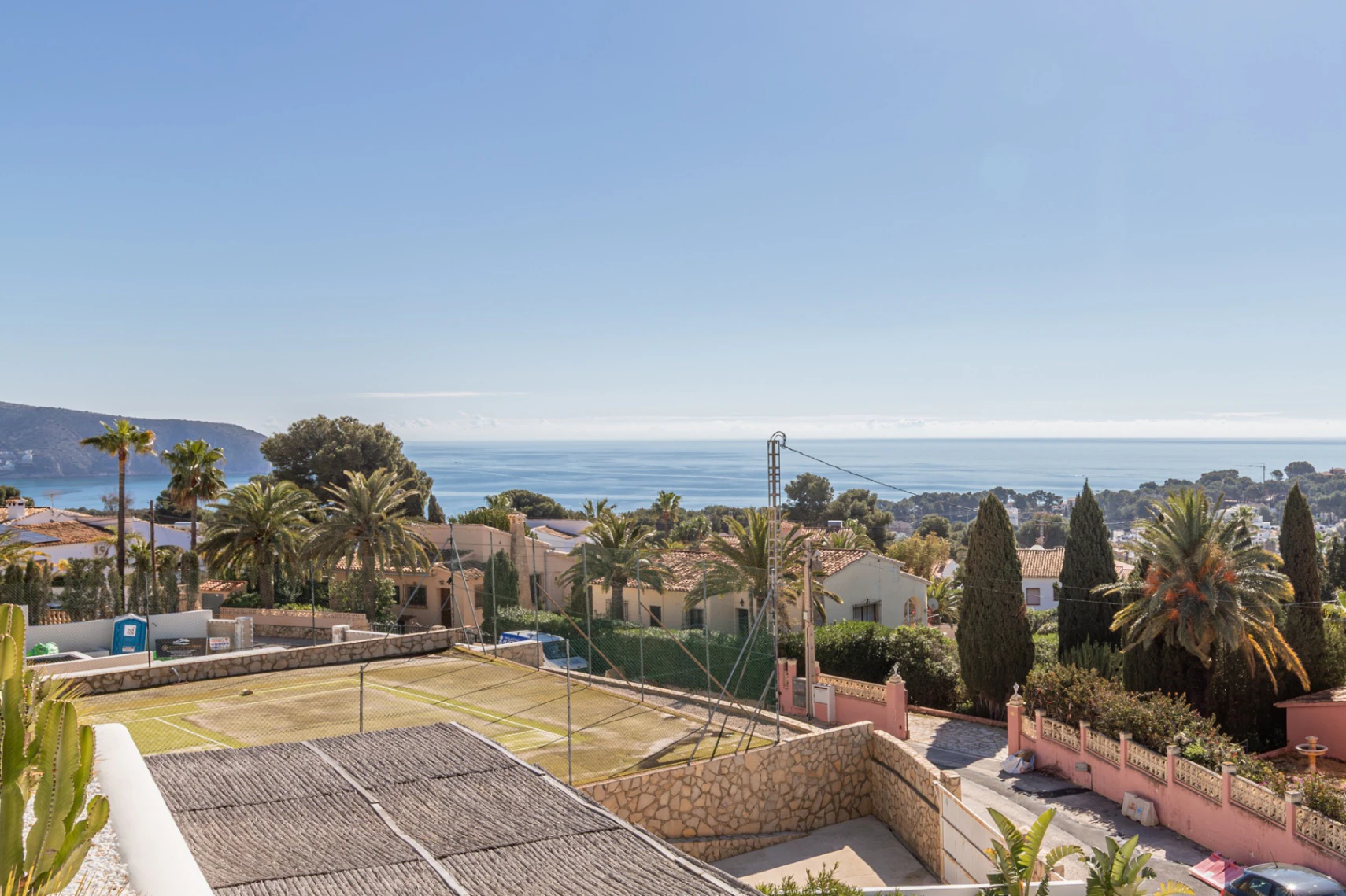 Ibiza Style Luxe Villa in Moraira — Mediterrane Elegantie op Slechts 1 km van Zee