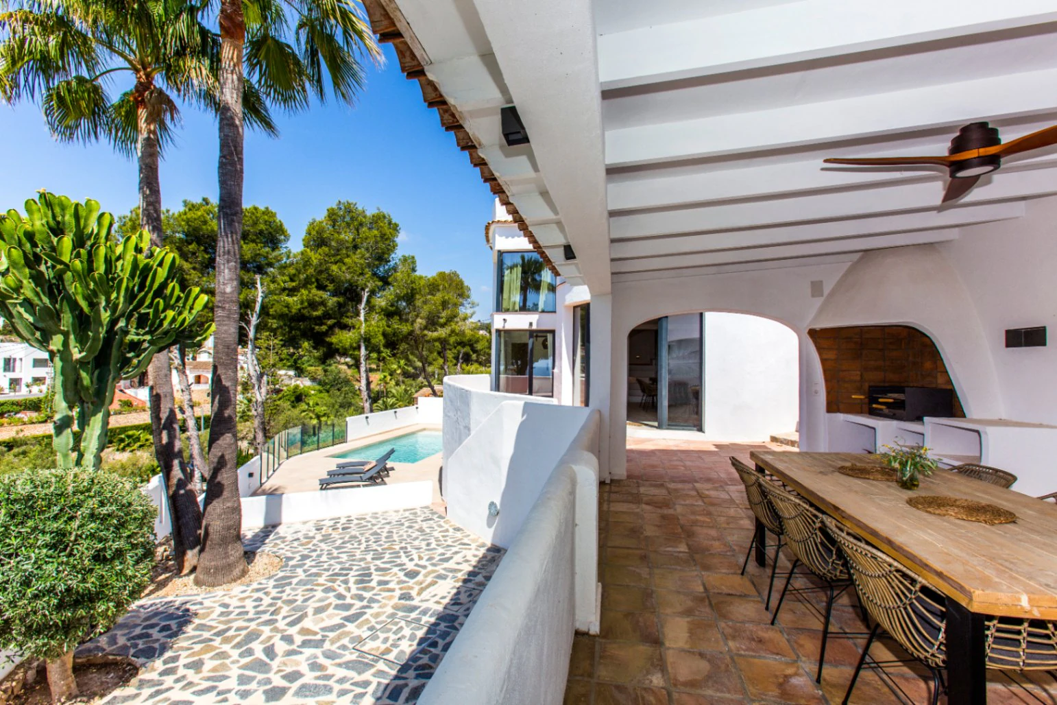 Gerenoveerde zeezicht villa te koop in Benissa