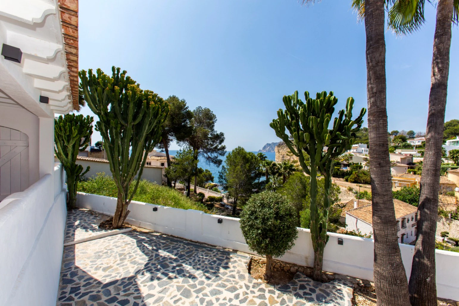 Gerenoveerde zeezicht villa te koop in Benissa