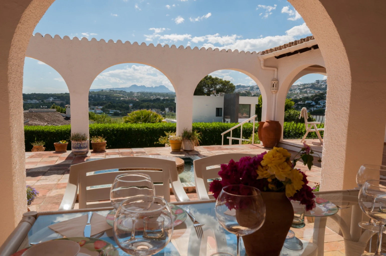 Villa met open zicht en gedeeltelijk zeezicht te koop in Pla Del Mar, Moraira