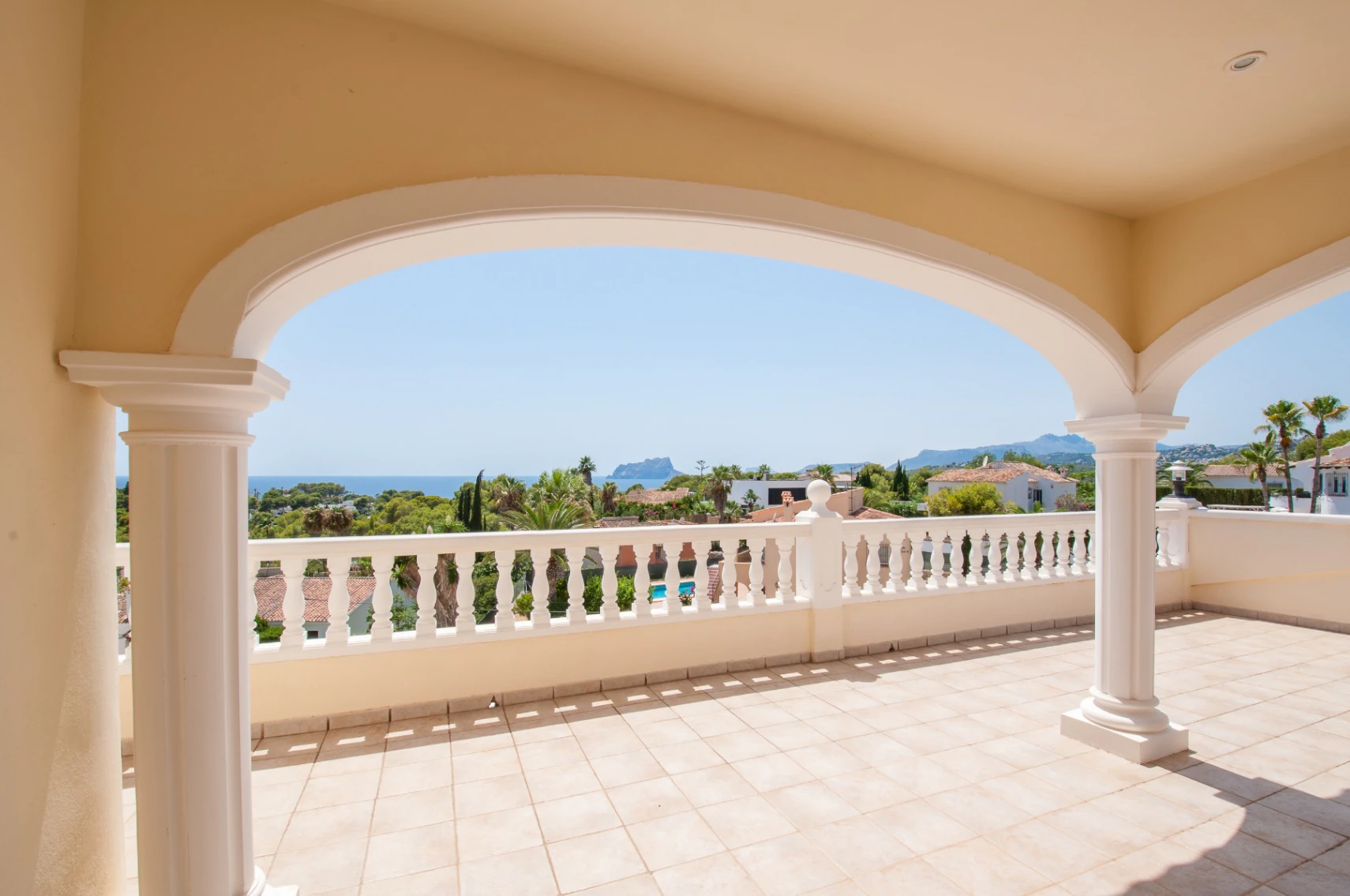 Grote Elegante Villa met Zeezicht Te Koop in Moraira