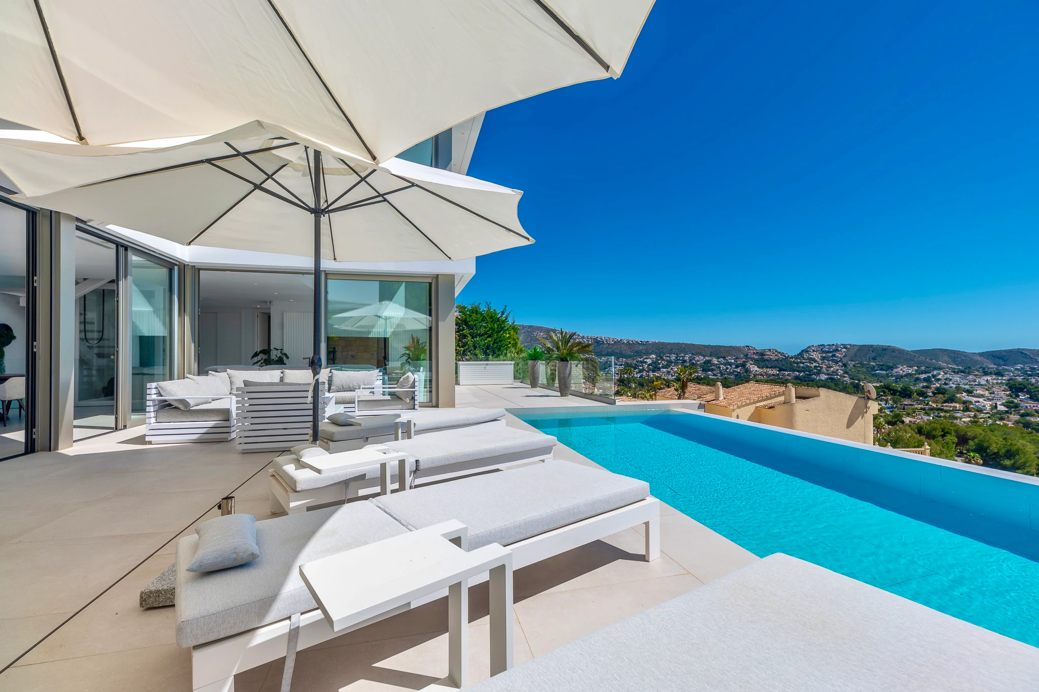 Uitzonderlijke Luxe Villa in Moraira – Waar Design, Technologie en Zeezicht Samenkomen