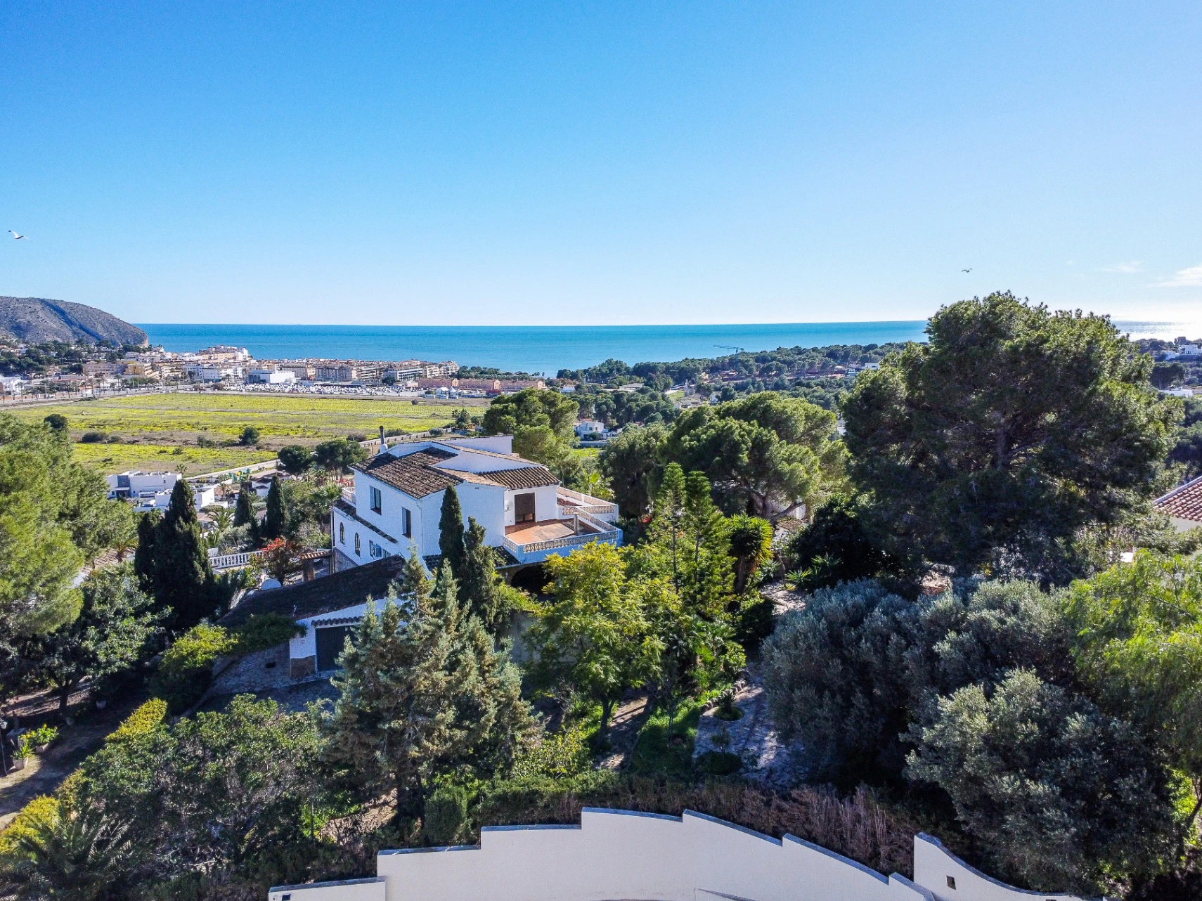 Zeezicht villa te koop in Moraira op loopafstand van het strand