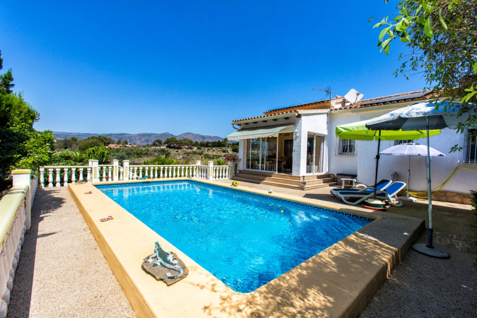 Rustig gelegen villa met bergzicht te koop in Calpe