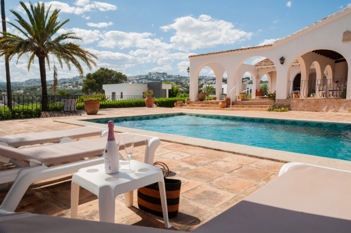 Villa met open zicht en gedeeltelijk zeezicht te koop in Pla Del Mar, Moraira