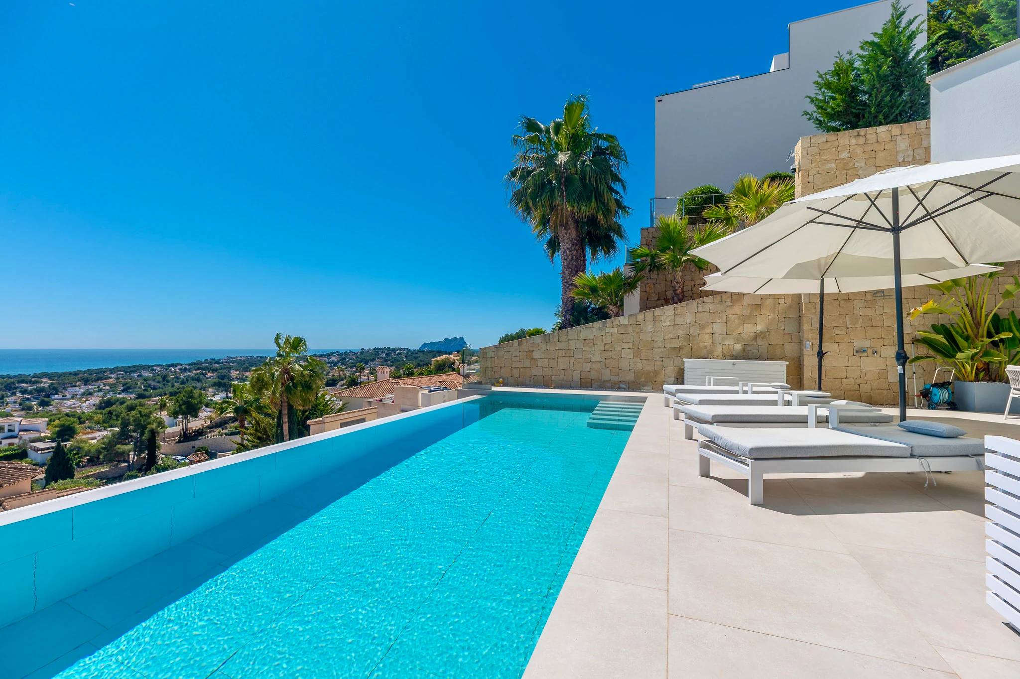 Uitzonderlijke Luxe Villa in Moraira – Waar Design, Technologie en Zeezicht Samenkomen