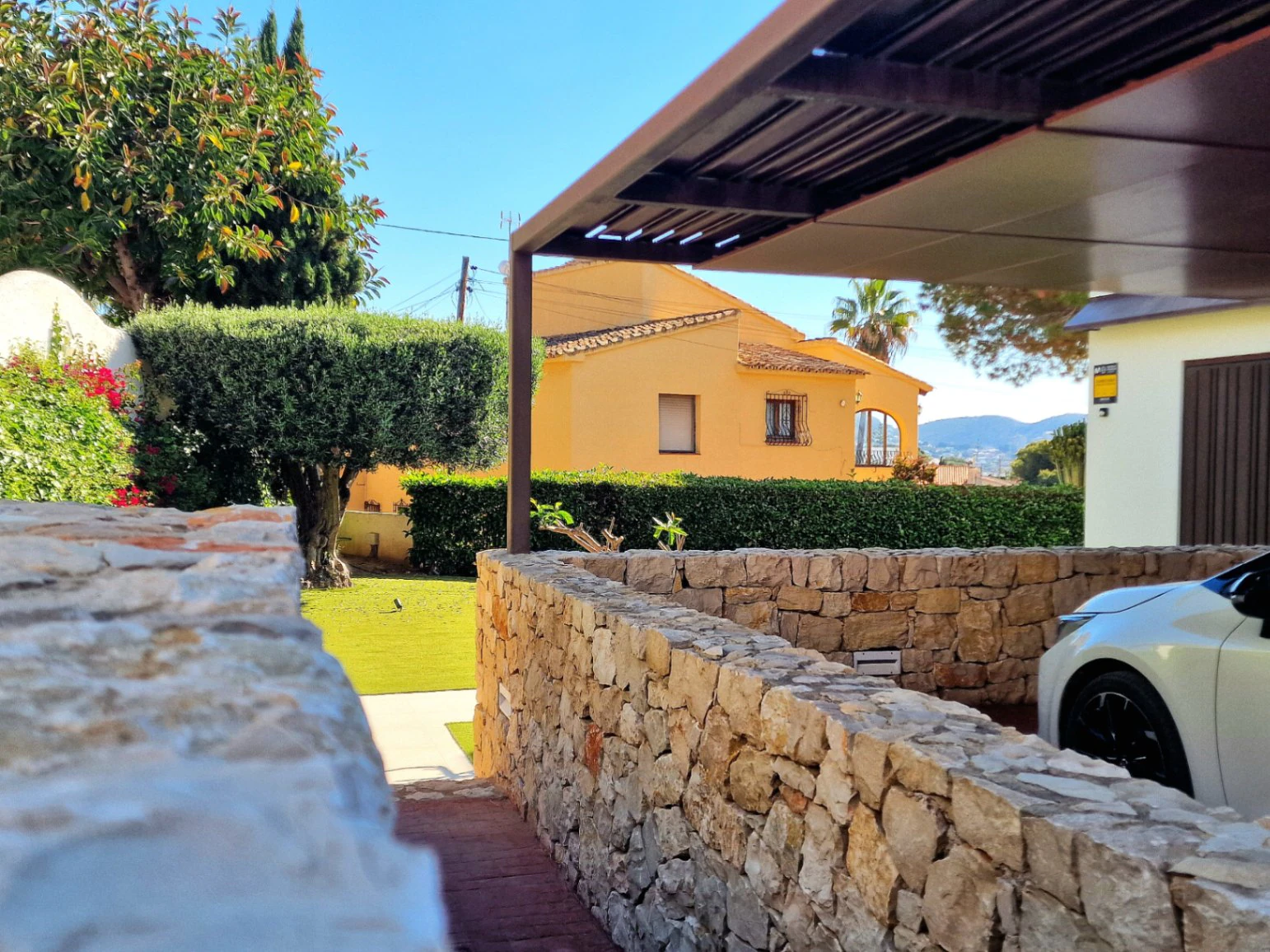 Woning te koop in La Cometa Moraira, op loopafstand van de stad en het strand.