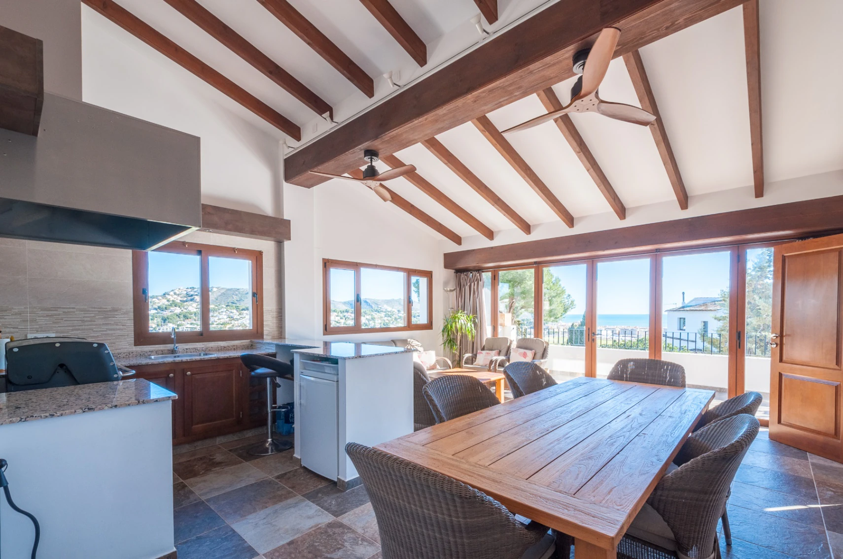 Zeezicht villa te koop in Moraira op loopafstand van het strand