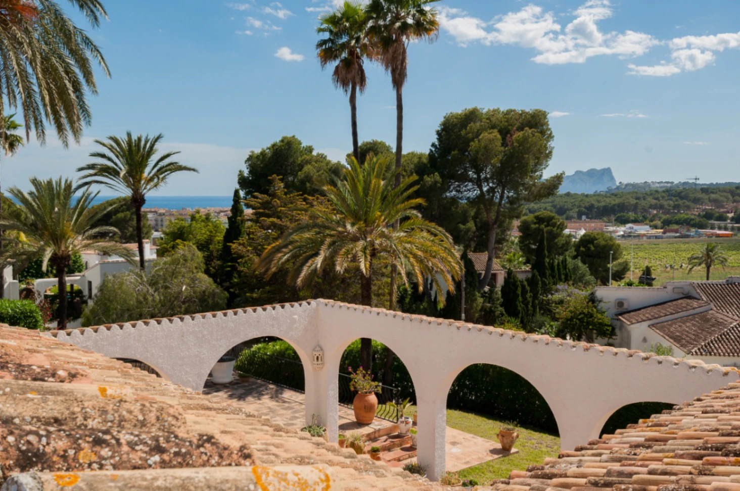 Villa met open zicht en gedeeltelijk zeezicht te koop in Pla Del Mar, Moraira