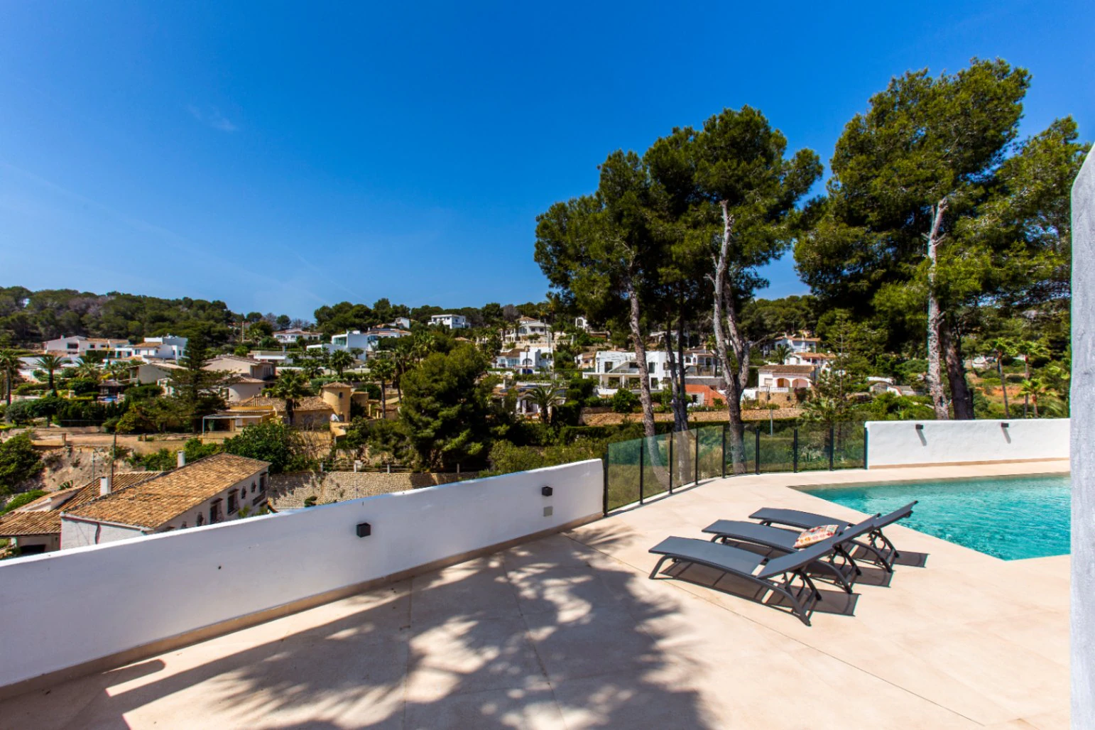 Gerenoveerde zeezicht villa te koop in Benissa