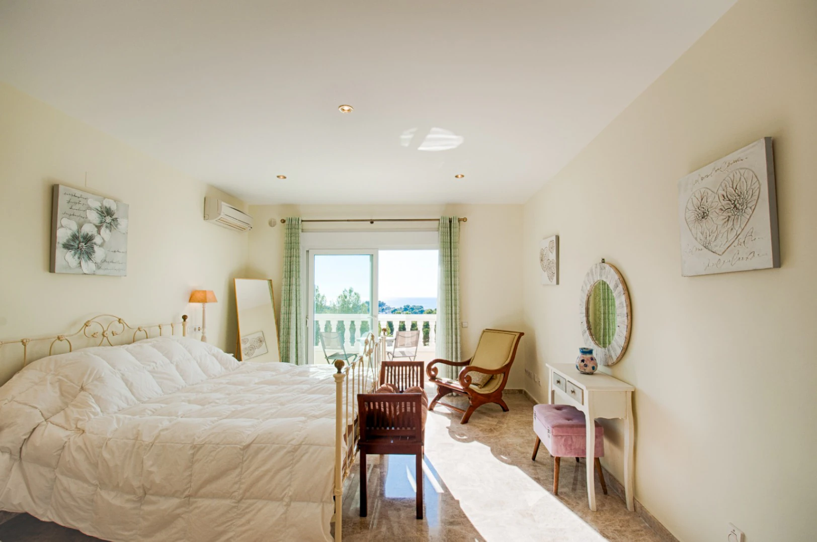 Grote Elegante Villa met Zeezicht Te Koop in Moraira